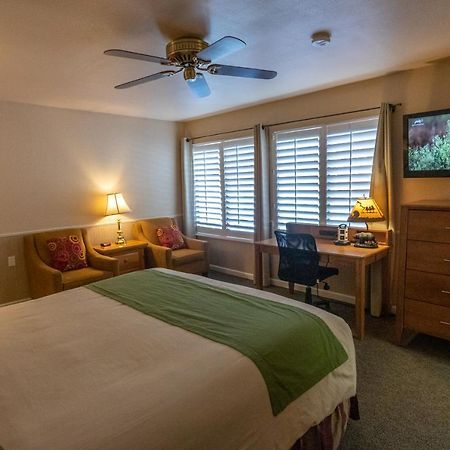 June Lake Motel Екстериор снимка