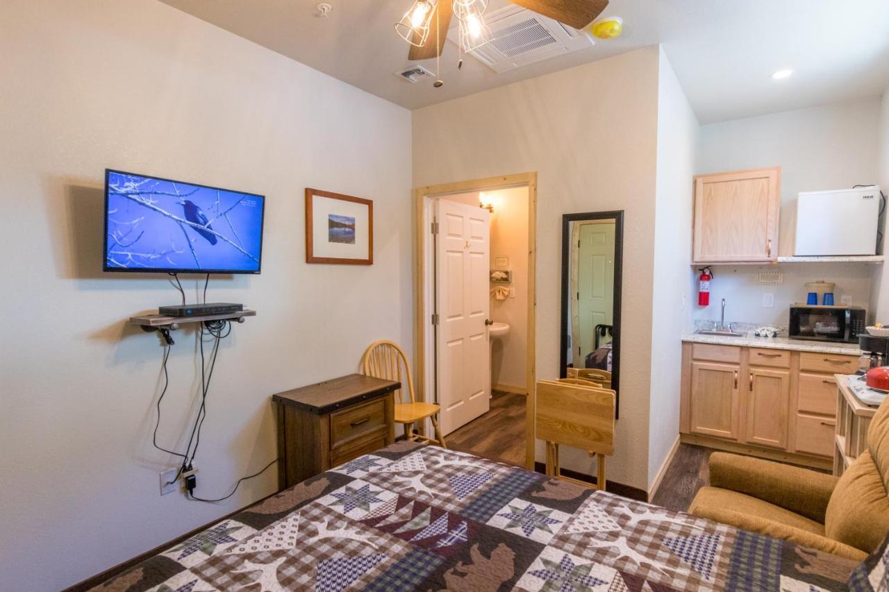 June Lake Motel Екстериор снимка
