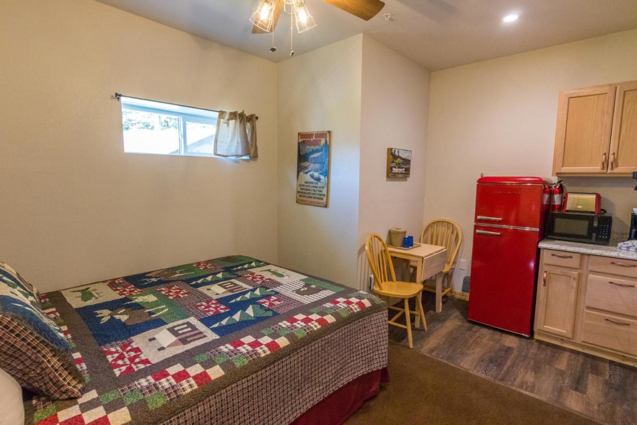 June Lake Motel Екстериор снимка